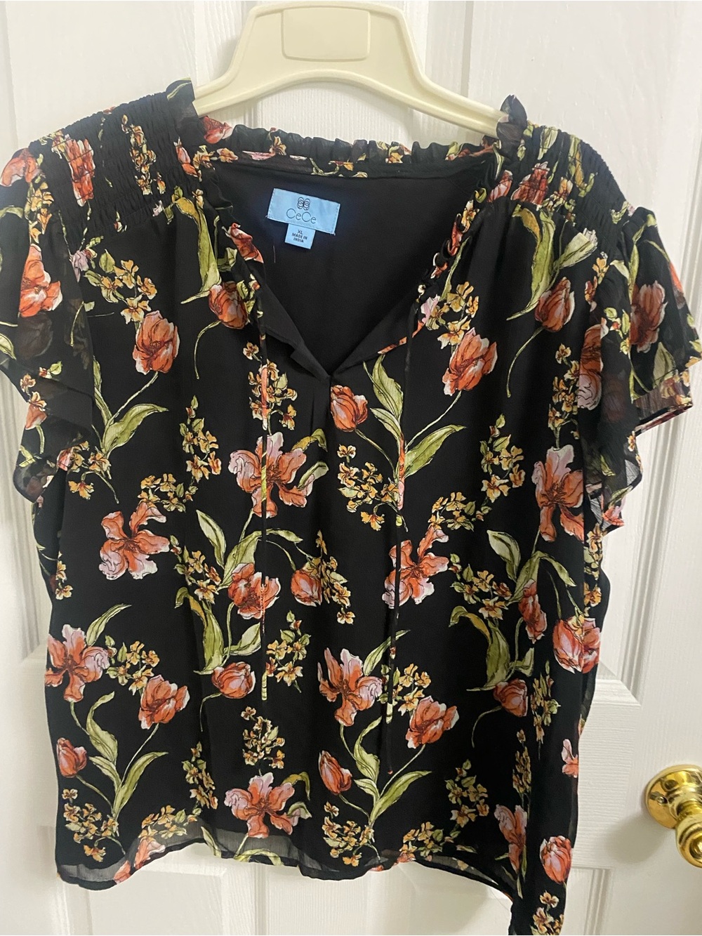 Women’s size xl Black Floral Ruffle-Neck Short Sleeve Blouse
